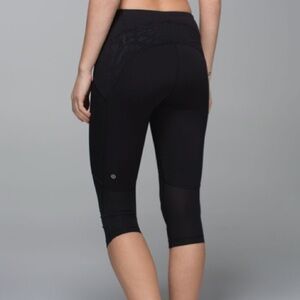 Lululemon Workout‎ Leggings Size 4Stash it Crop Animal Swirl Crop Pant Black